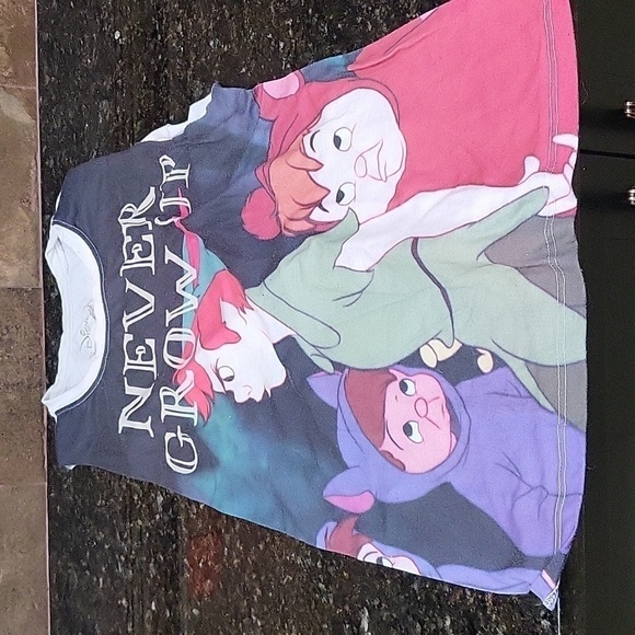 DISNEY Peter Pan Never Grow Up Tank Top Size Medium Sleeveless - Picture 1 of 4